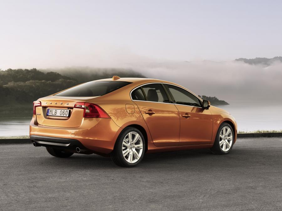  Volvo S60 2010 года  (фото 38 из 226)